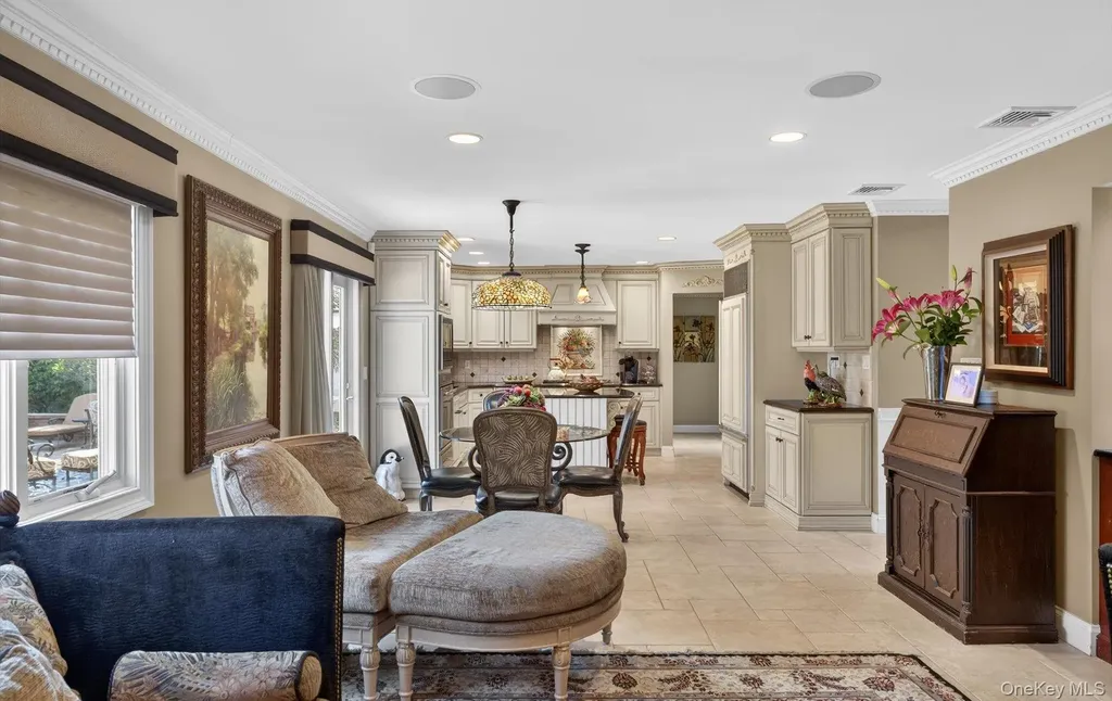 18 Chardonnay Road Commack NY 11725
