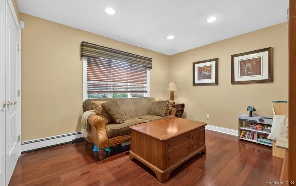18 Chardonnay Road Commack NY 11725