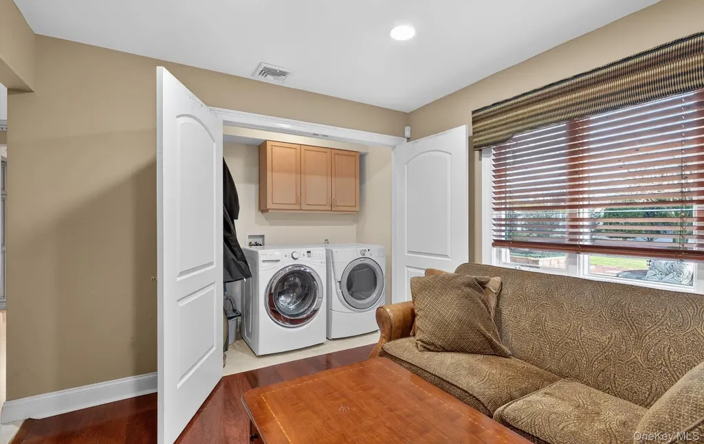 18 Chardonnay Road Commack NY 11725