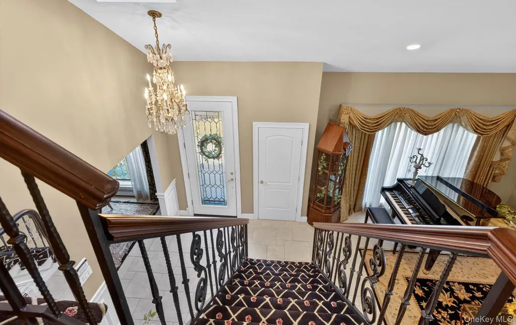 18 Chardonnay Road Commack NY 11725