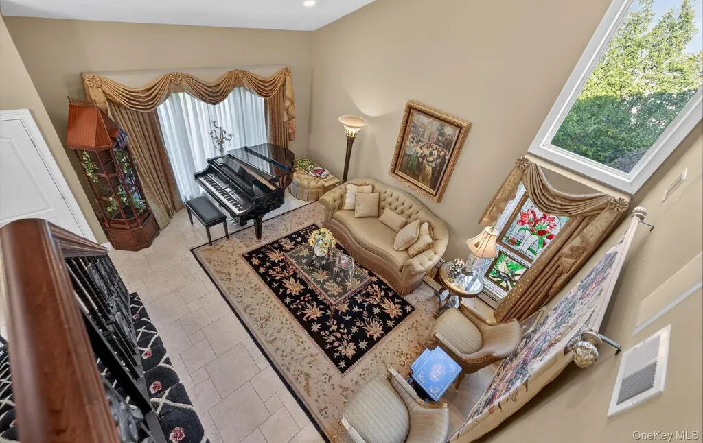 18 Chardonnay Road Commack NY 11725