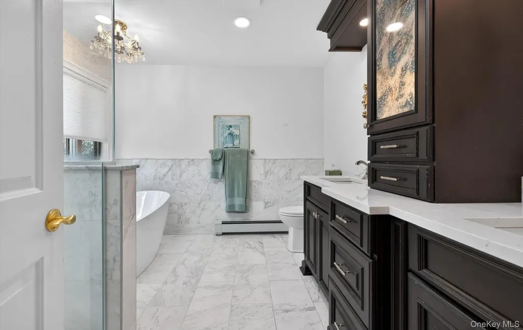 18 Chardonnay Road Commack NY 11725