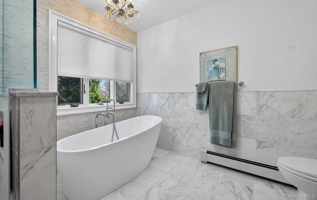 18 Chardonnay Road Commack NY 11725