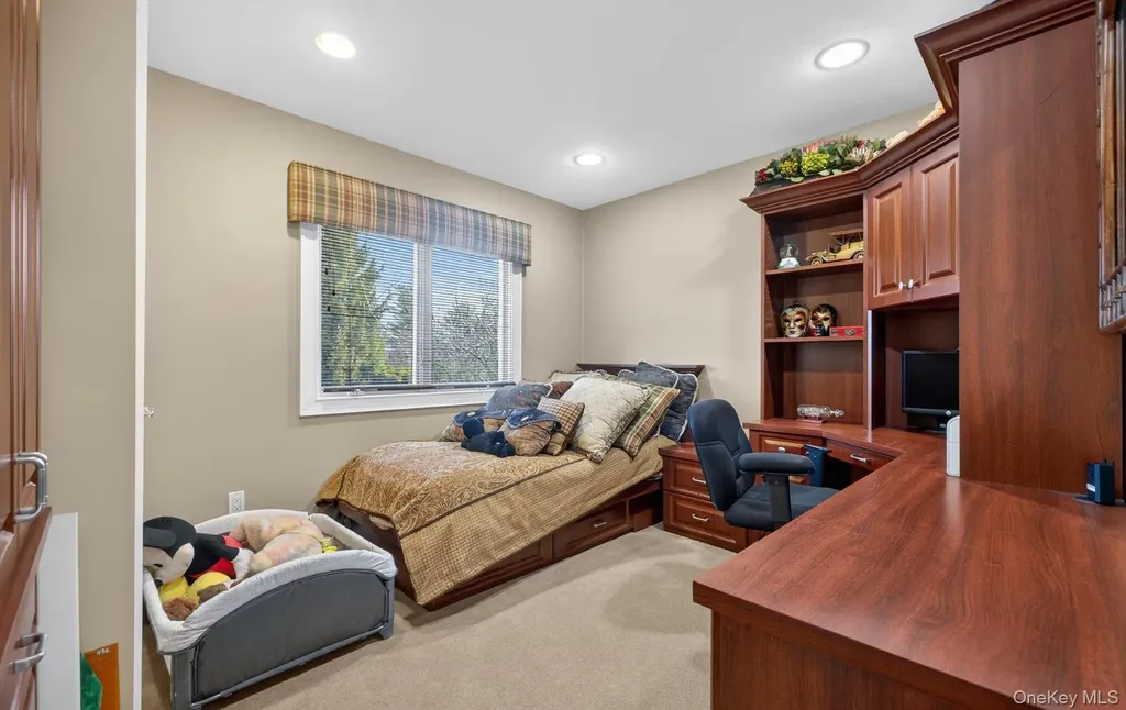 18 Chardonnay Road Commack NY 11725