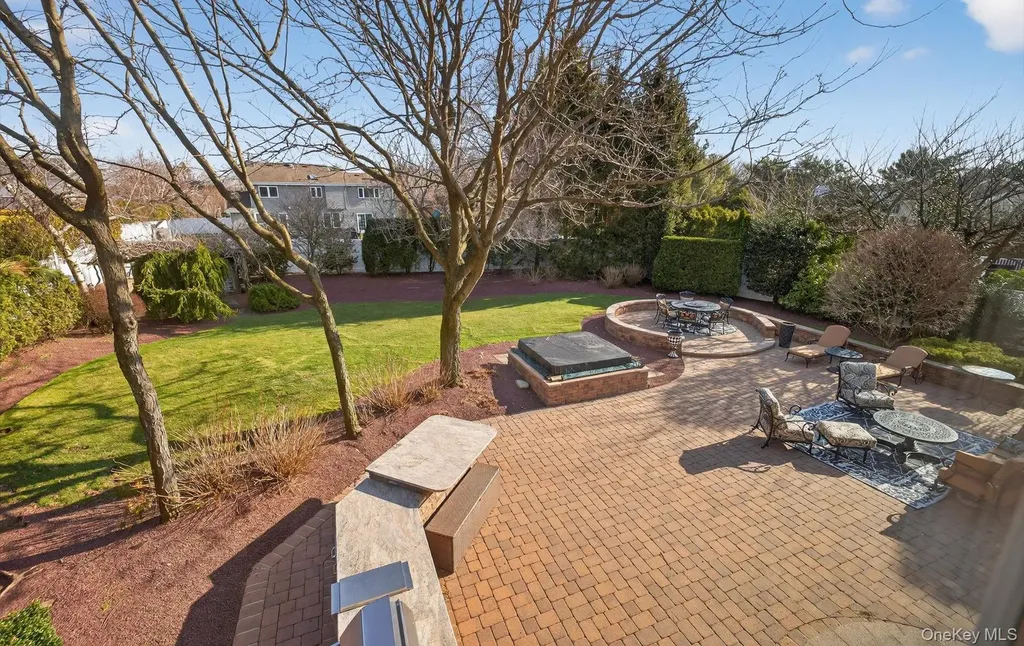 18 Chardonnay Road Commack NY 11725