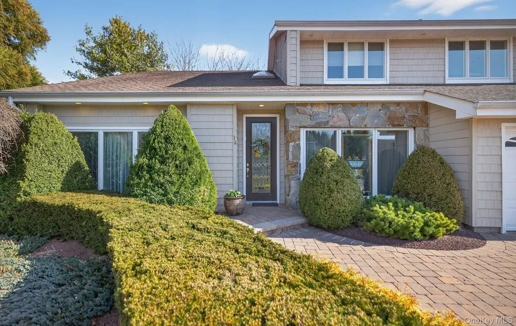 18 Chardonnay Road Commack NY 11725