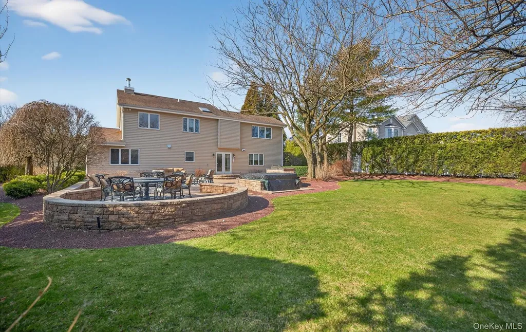 18 Chardonnay Road Commack NY 11725