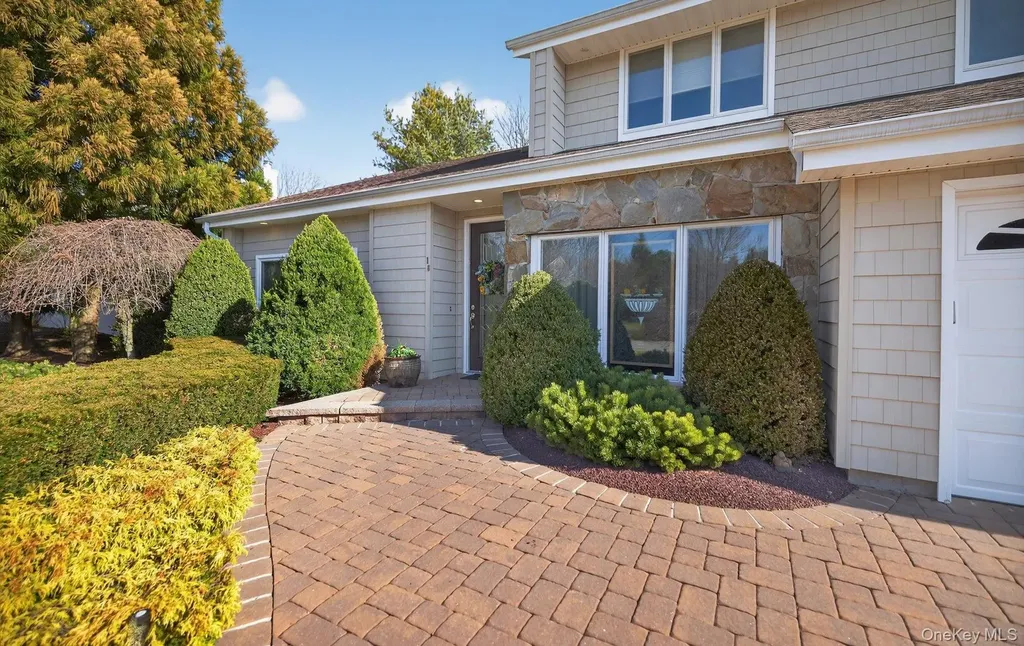 18 Chardonnay Road Commack NY 11725