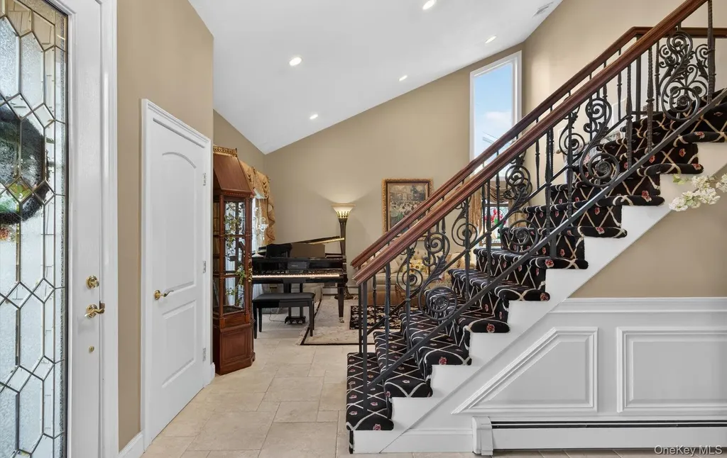 18 Chardonnay Road Commack NY 11725