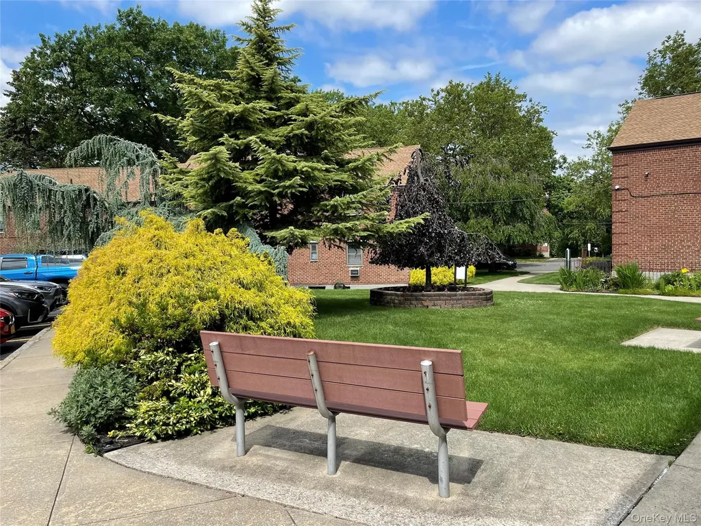 57-41 246th Crescent Douglaston NY 11362
