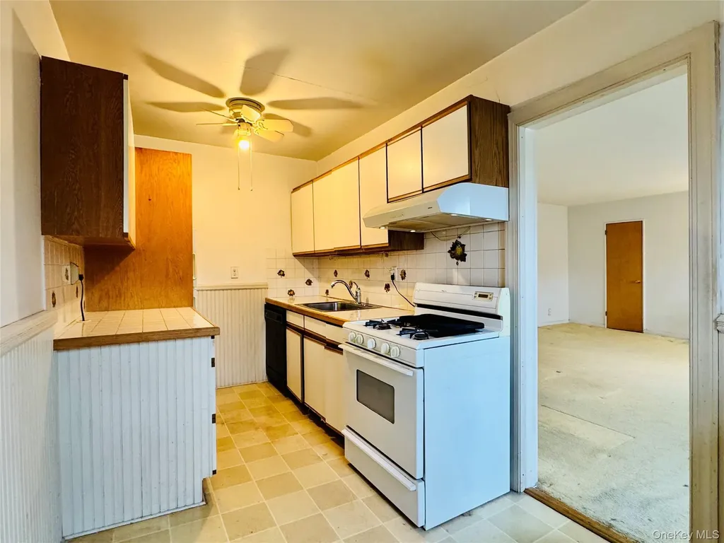 57-41 246th Crescent Douglaston NY 11362