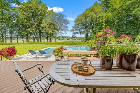 8 Mill Pond Lane Lattingtown NY 11560