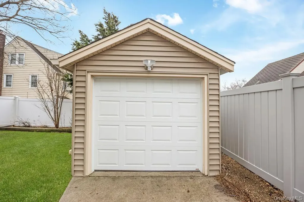 315 Marcellus Road Mineola NY 11501