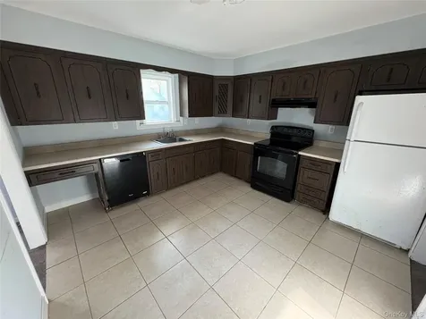 16 Linden Street Coram NY 11727