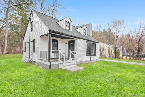 5 Sherwood Place Hyde Park NY 12538