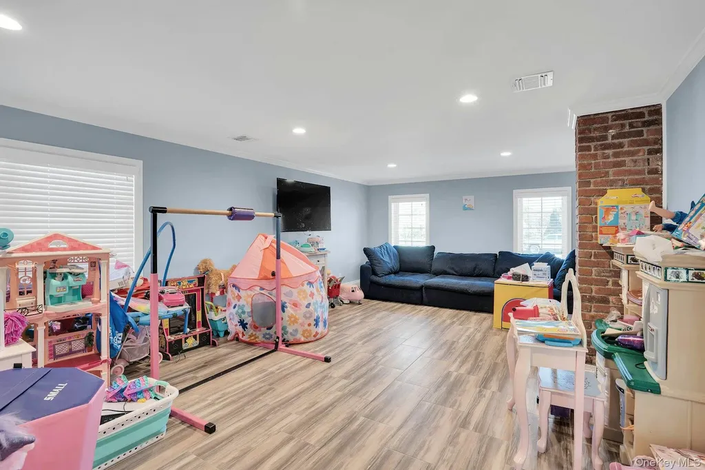 108 Hayrick Lane Commack NY 11725