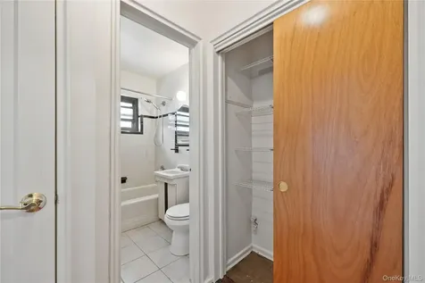 8 Lawrence Drive White Plains NY 10603