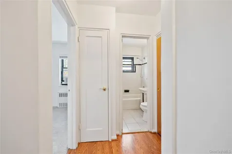 8 Lawrence Drive White Plains NY 10603