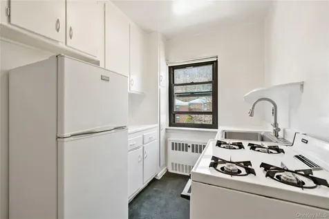 8 Lawrence Drive White Plains NY 10603