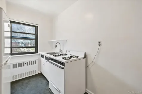 8 Lawrence Drive White Plains NY 10603