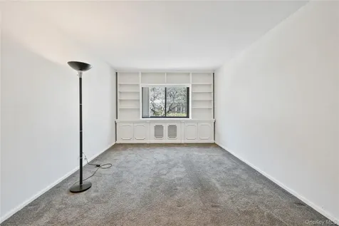 8 Lawrence Drive White Plains NY 10603