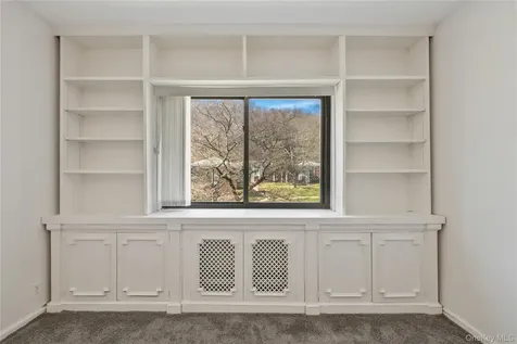8 Lawrence Drive White Plains NY 10603