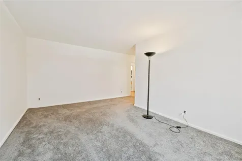 8 Lawrence Drive White Plains NY 10603