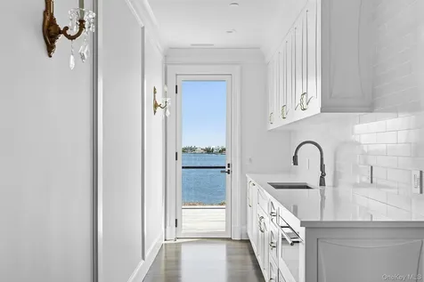 34 Westbridge Road Westhampton Beach NY 11978