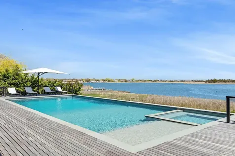 34 Westbridge Road Westhampton Beach NY 11978