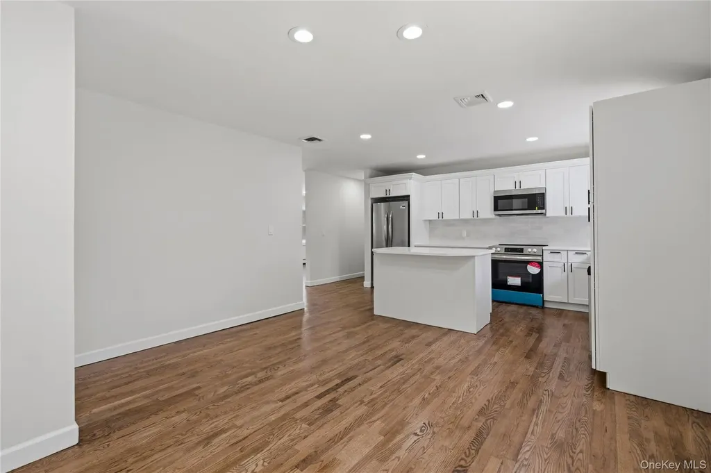 75 Hawthorne Road Kings Park NY 11754