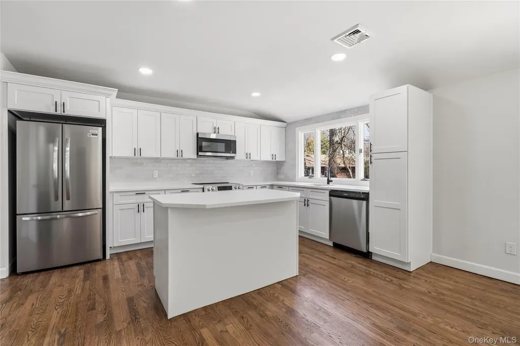 75 Hawthorne Road Kings Park NY 11754