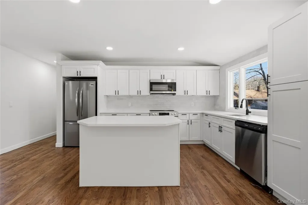 75 Hawthorne Road Kings Park NY 11754
