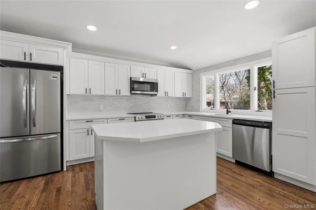 75 Hawthorne Road Kings Park NY 11754