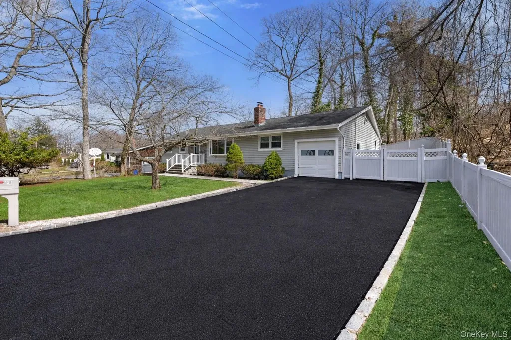 75 Hawthorne Road Kings Park NY 11754