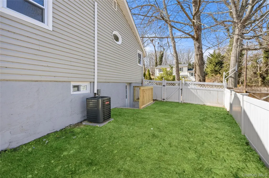 75 Hawthorne Road Kings Park NY 11754