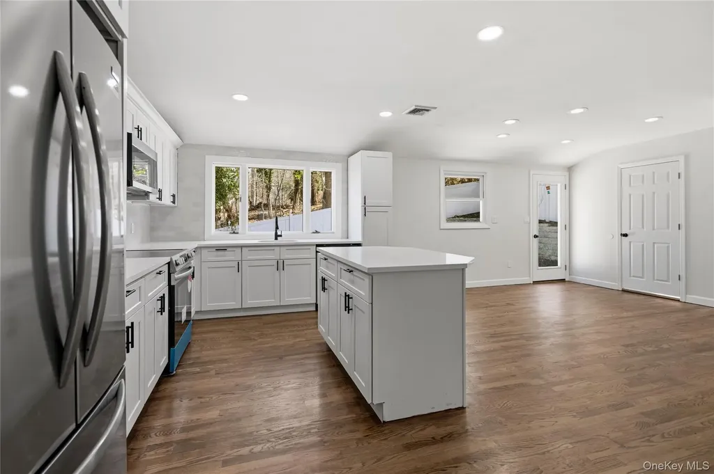 75 Hawthorne Road Kings Park NY 11754