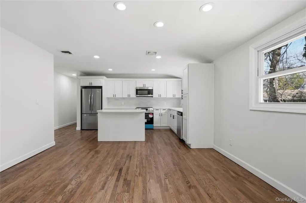 75 Hawthorne Road Kings Park NY 11754