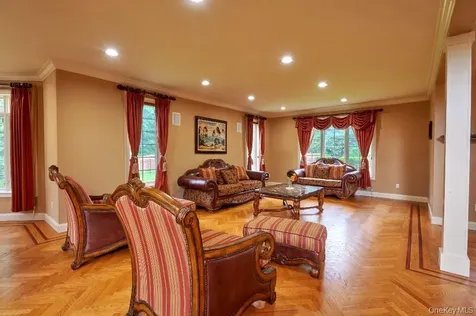 637 S Mountain Road New City NY 10956