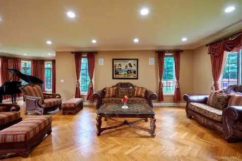 637 S Mountain Road New City NY 10956