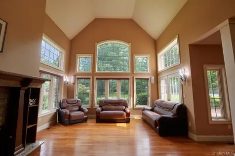 637 S Mountain Road New City NY 10956