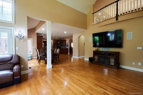 637 S Mountain Road New City NY 10956