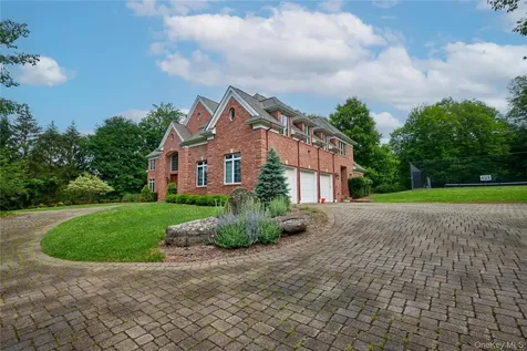 637 S Mountain Road New City NY 10956