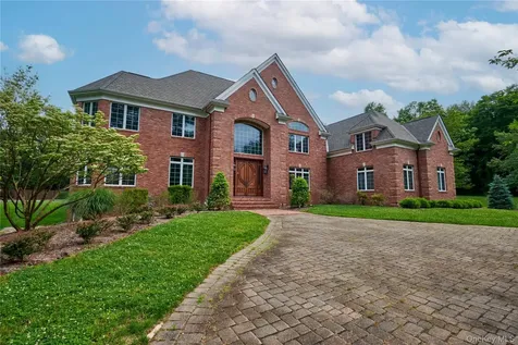 637 S Mountain Road New City NY 10956