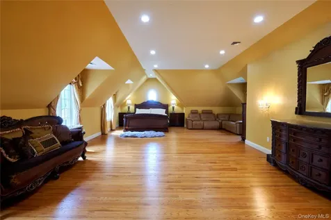 637 S Mountain Road New City NY 10956