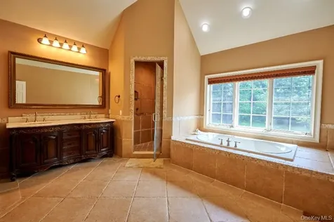 637 S Mountain Road New City NY 10956