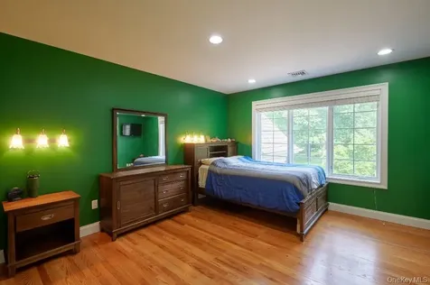 637 S Mountain Road New City NY 10956