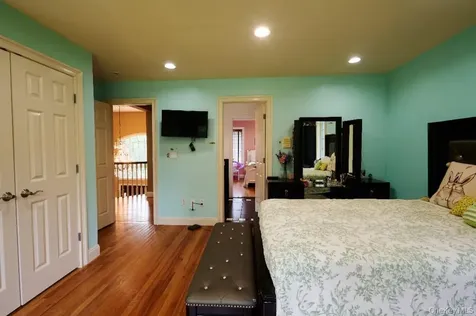 637 S Mountain Road New City NY 10956