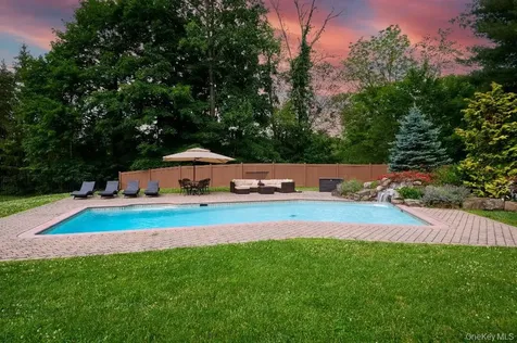 637 S Mountain Road New City NY 10956