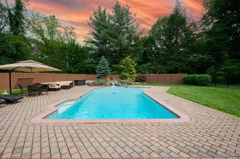 637 S Mountain Road New City NY 10956
