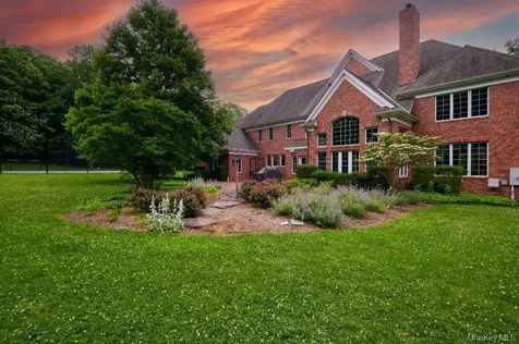 637 S Mountain Road New City NY 10956